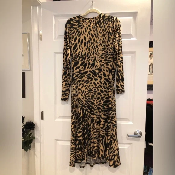 Michael Kors dress leopard print. Vee neck ruched waist. Long sleeve - Picture 3 of 7